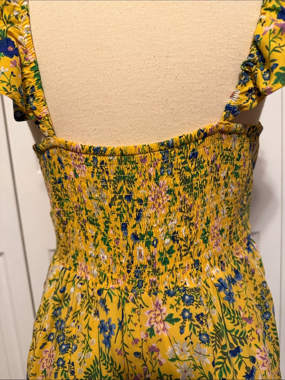 Yellow floral sundress size medium - Picture 5 of 7